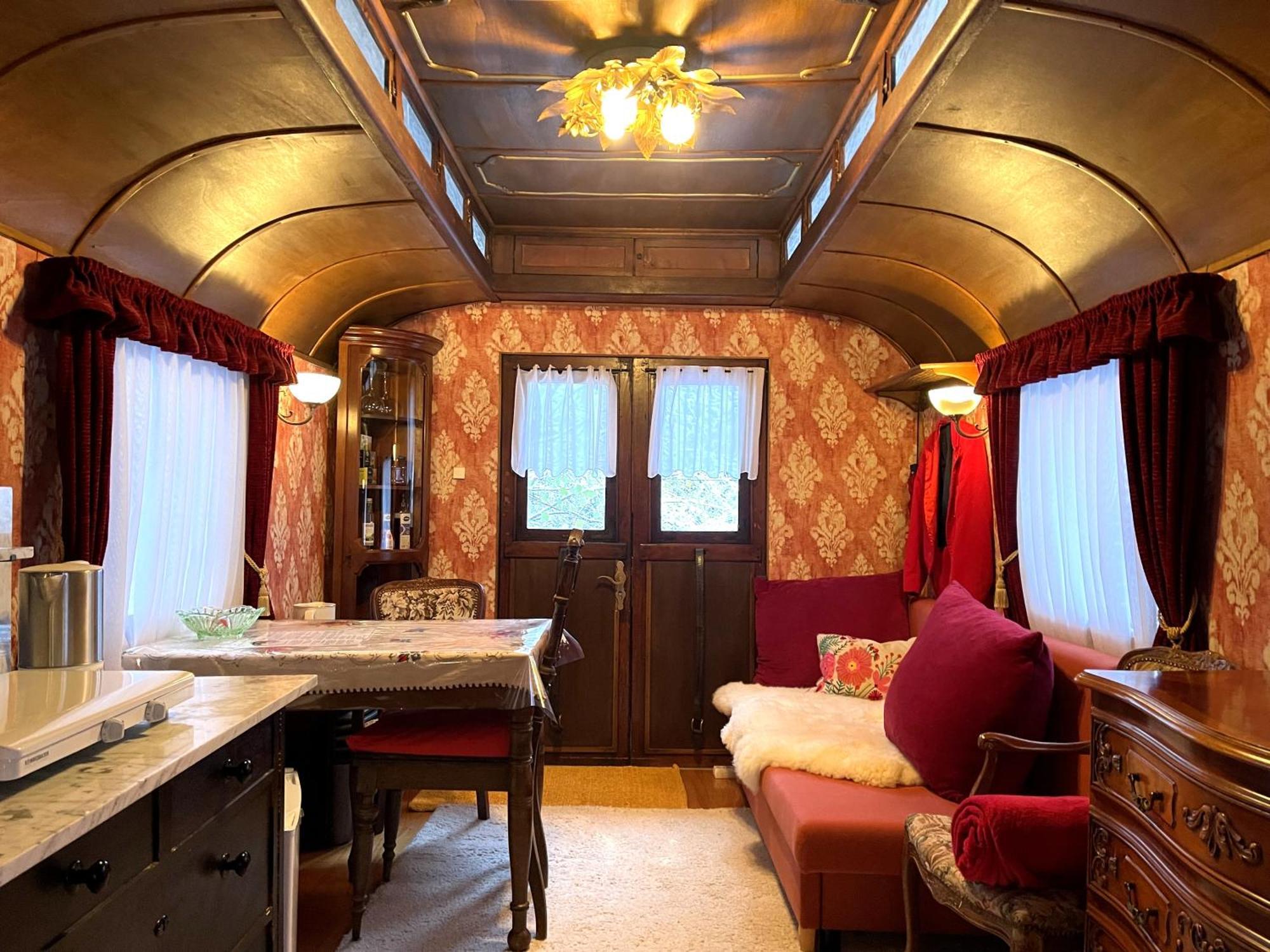 Historischer Zirkuswagen Mit Terrasse Und Blick Ins Gruene Витценхаузен Экстерьер фото