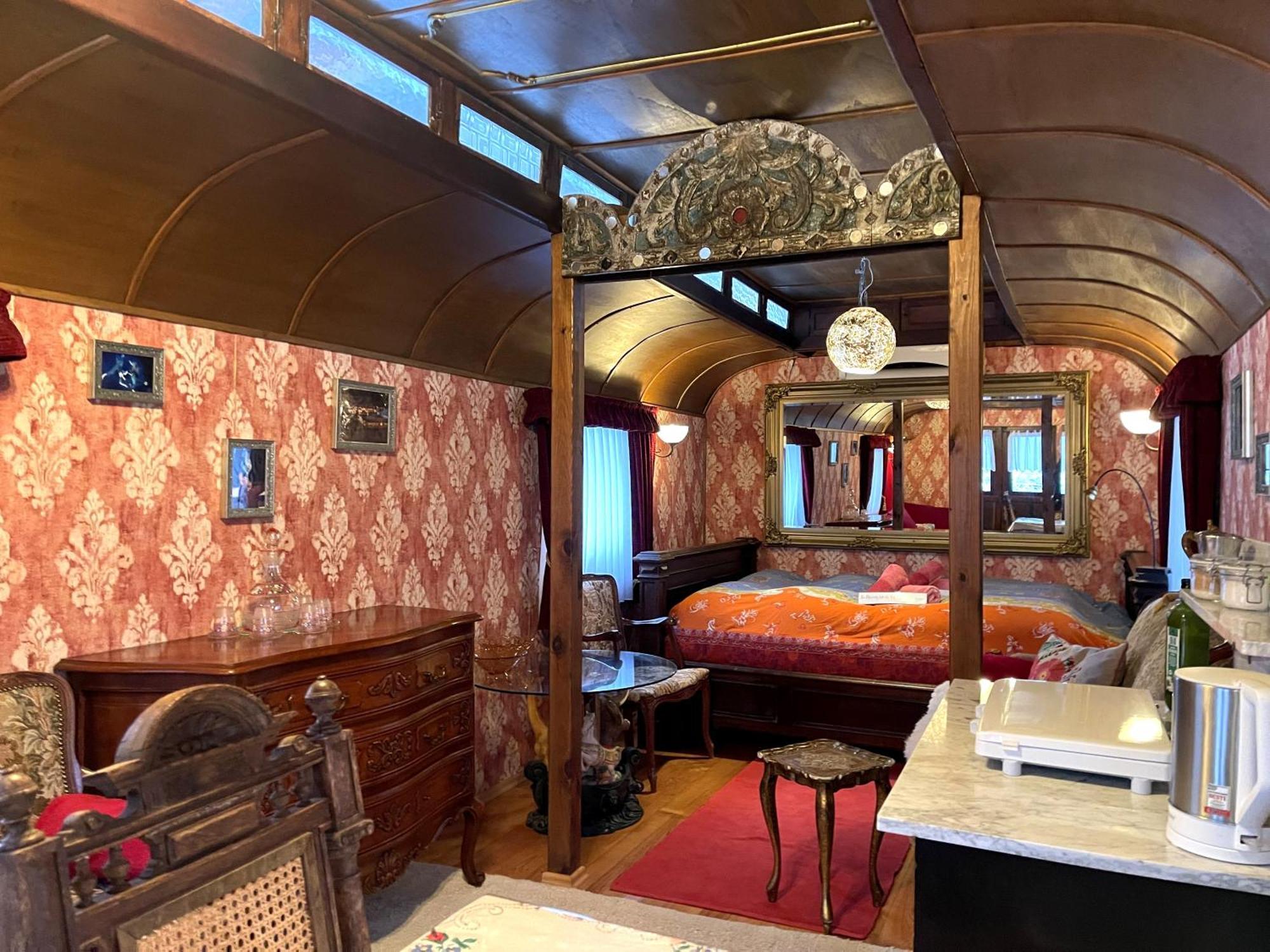 Historischer Zirkuswagen Mit Terrasse Und Blick Ins Gruene Витценхаузен Экстерьер фото